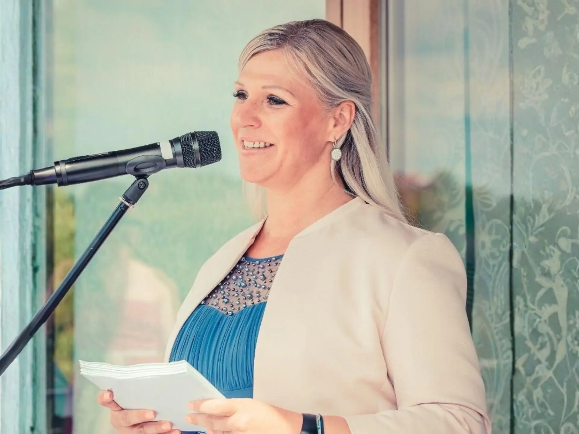 Heike Schönbauer bei Hochzeit freie Zeremonie als Rednerin bei Weingut Schilhan in der Südsteiermark